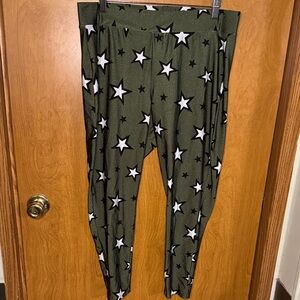Torrid women’s Signature Waist Liquid Legging Army Green with stars size 2